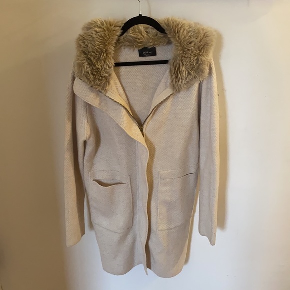 Zara Knit Zip Long Cardigan with Faux Fur Hood and Zipper closure - Picture 5 of 8